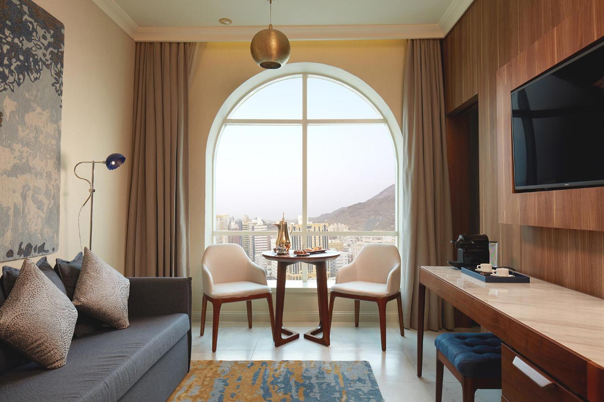 Отель Tilal Jabal Al Kabah Мекка Экстерьер фото A room at the hotel