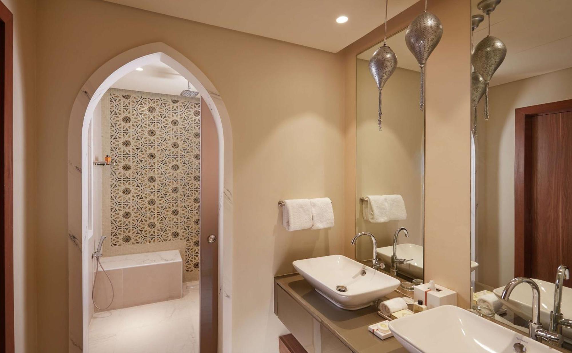Отель Tilal Jabal Al Kabah Мекка Экстерьер фото Bathroom